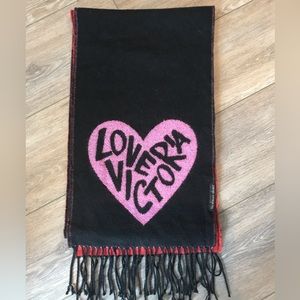 Victoria Secrets L🩷ve Victoria Fleece Scarf